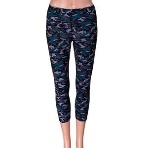 FABLETICS POWERHOLD Green & Black Camo Activewear Workout Capri Leggings ~ M?